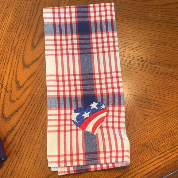 NEW Bundle of Two Decretive Kitchen Towels - Picture 5 of 11